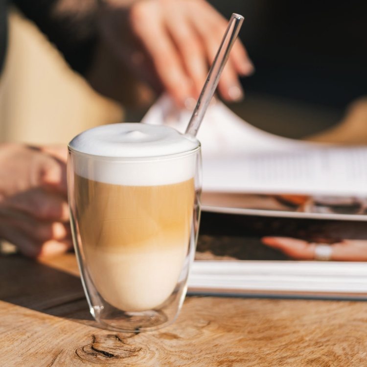 Zestaw 6 szklanek z podwójną ścianką 350ml ze słomkami Vialli Design VITA