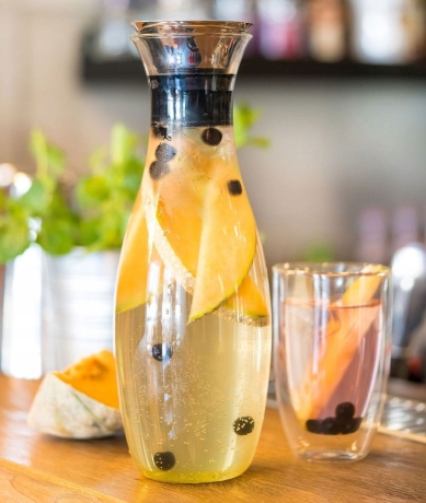 Przejdź do produktu Vialli Design karafka z korkiem Drip-Free Amo 1,3L