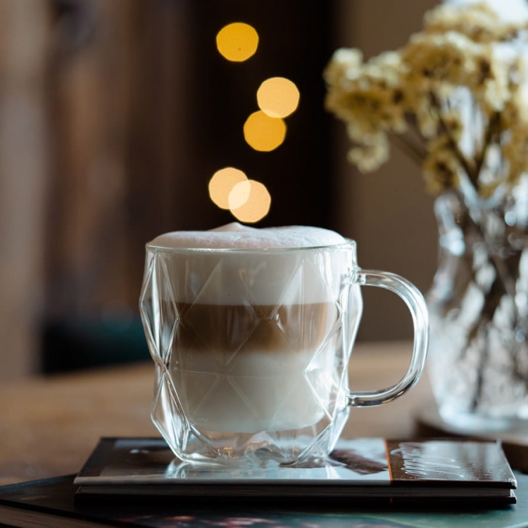 Kubki termiczne do kawy herbaty Vialli Design GEO 450ml 1szt