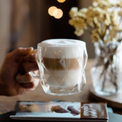 Kubki termiczne do kawy herbaty Vialli Design GEO 450ml 1szt