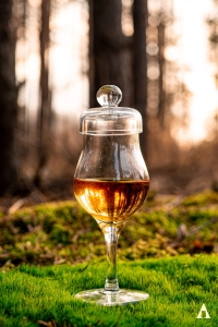 Degustacyjny kieliszek z pokrywką do whisky AmberGlass 100ml