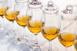 Degustacyjny kieliszek z pokrywką do whisky AmberGlass 130ml