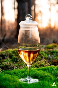 Degustacyjny kieliszek z pokrywką do whisky AmberGlass 130ml