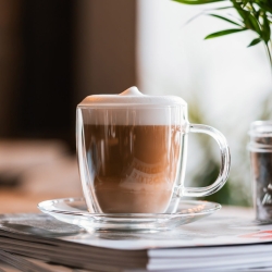 Filiżanki termiczne z podstawką do kawy herbaty 250 ml Vialli Design AMO