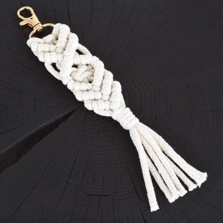 Przejdź do produktu Brelok smycz do kluczy Handmade na prezent dla gości weselnych Ecru / Kremowy 20cm (3)