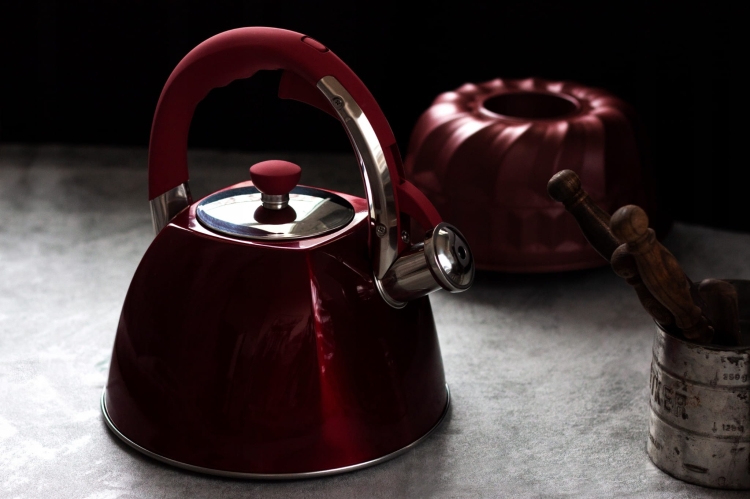 Berretti Giulia CZAJNIK Z Gwizdkiem 3L Indukcja Gaz BR-6231 czerwony