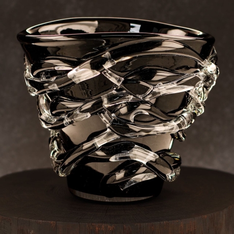 Przejdź do produktu Ekskluzywny ręcznie robiony Wazon szklany na kwiaty czarny HANDMADE 18cm