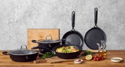 Garnek tradycyjny Berlinger Haus Professional Black Titan 2,5L BH-6122