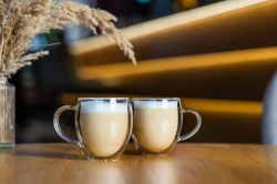 Szklanki kubki termiczne do kawy herbaty Vialli Design NOA 250ml 6szt + spodki Glasmark