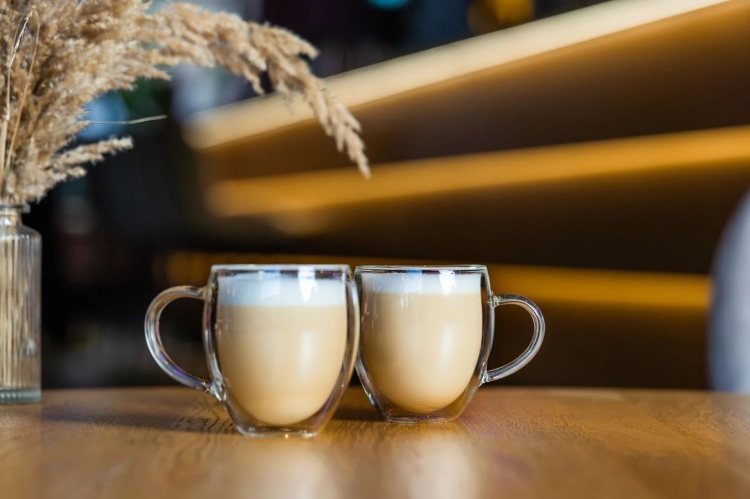 Szklanki kubki termiczne do kawy herbaty Vialli Design NOA 250ml 6szt + spodki Glasmark