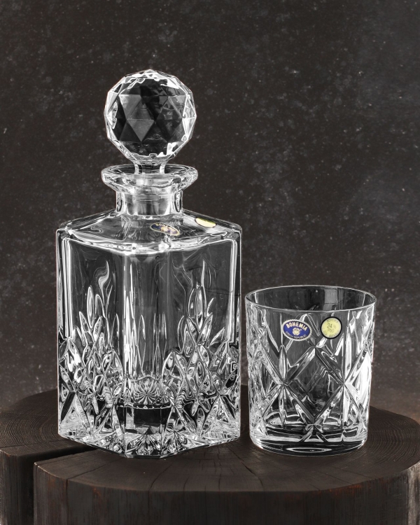 Ekskluzywny komplet do whisky BOHEMIA YORK 6+1 w skrzynce z GRAWEREM