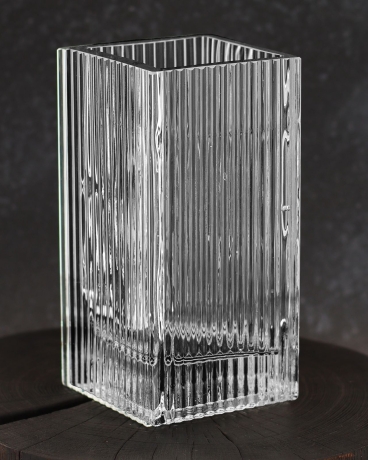 Przejdź do produktu Wazon szklany na kwiaty bezbarwny kwadratowy ryflowany / karbowany z OPTYKIEM 20 cm - 2 GATUNEK
