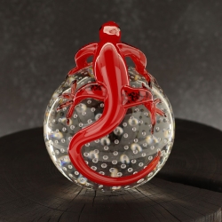 Szklana rzeźba Jaszczurka na kuli - Kolor + Pladry | HUTA SABINA