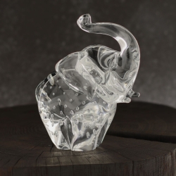 Szklana rzeźba Słoń z uniesioną trąbą ~13cm - Bezbarwny + Pladry | HUTA SABINA