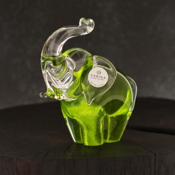 Szklana rzeźba Słoń z uniesioną trąbą ~13cm - Kolor oliwkowy | HUTA SABINA