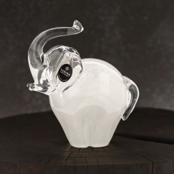 Szklana rzeźba Słoń z uniesioną trąbą ~14cm - Kolor Biały | HUTA SABINA