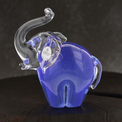 Szklana rzeźba Słoń z uniesioną trąbą ~14cm - Kolor Niebieski | HUTA SABINA