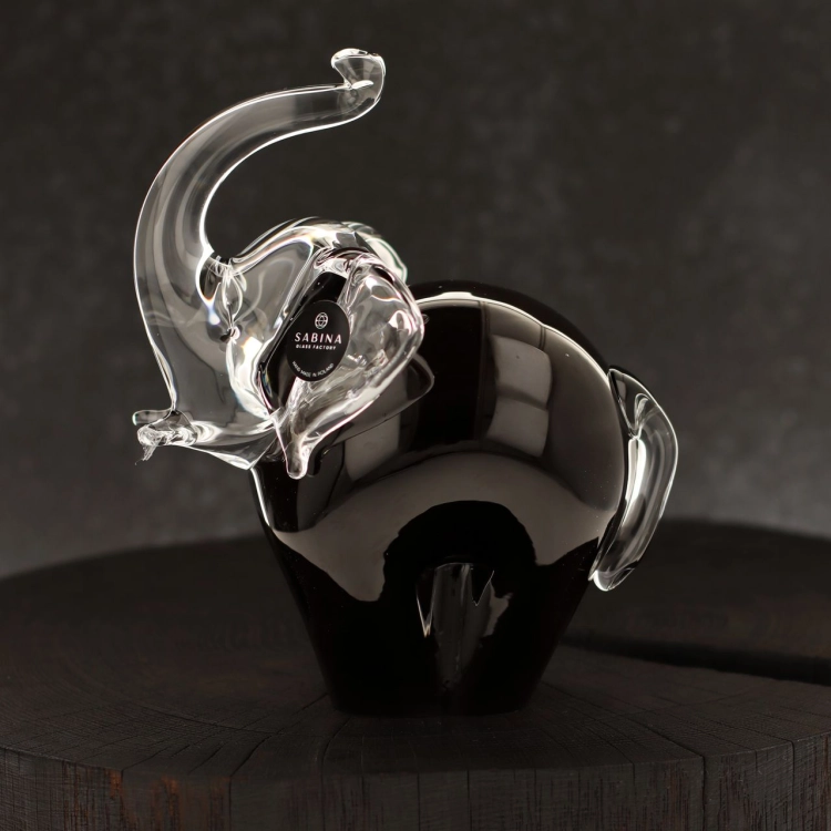 Szklana rzeźba Słoń z uniesioną trąbą ~15cm - Kolor Czarny | HUTA SABINA