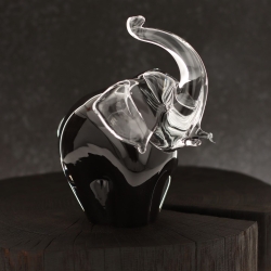 Szklana rzeźba Słoń z uniesioną trąbą ~15cm - Kolor Czarny | HUTA SABINA