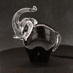 Szklana rzeźba Słoń z uniesioną trąbą ~15cm - Kolor Czarny + Soda | HUTA SABINA