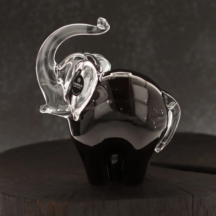 Szklana rzeźba Słoń z uniesioną trąbą ~15cm - Kolor Czarny + Soda | HUTA SABINA