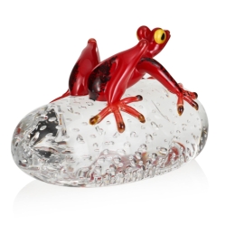 Szklana rzeźba Żaba na kuli - Kolor + Pladry | HUTA SABINA