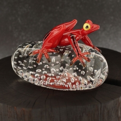 Szklana rzeźba Żaba na kuli - Kolor + Pladry | HUTA SABINA