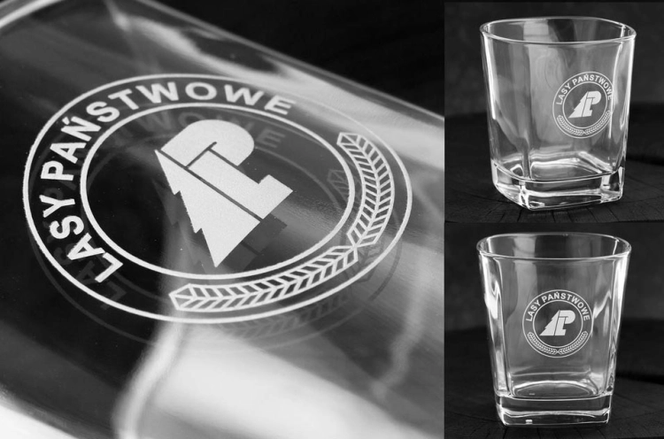 Przykłady realizacji - PAKIET 6 sztuk: szklanki reklamowe / firmowe z TWOIM logo firmy / grawerowane - Trend Glass kwadratowe 300ml