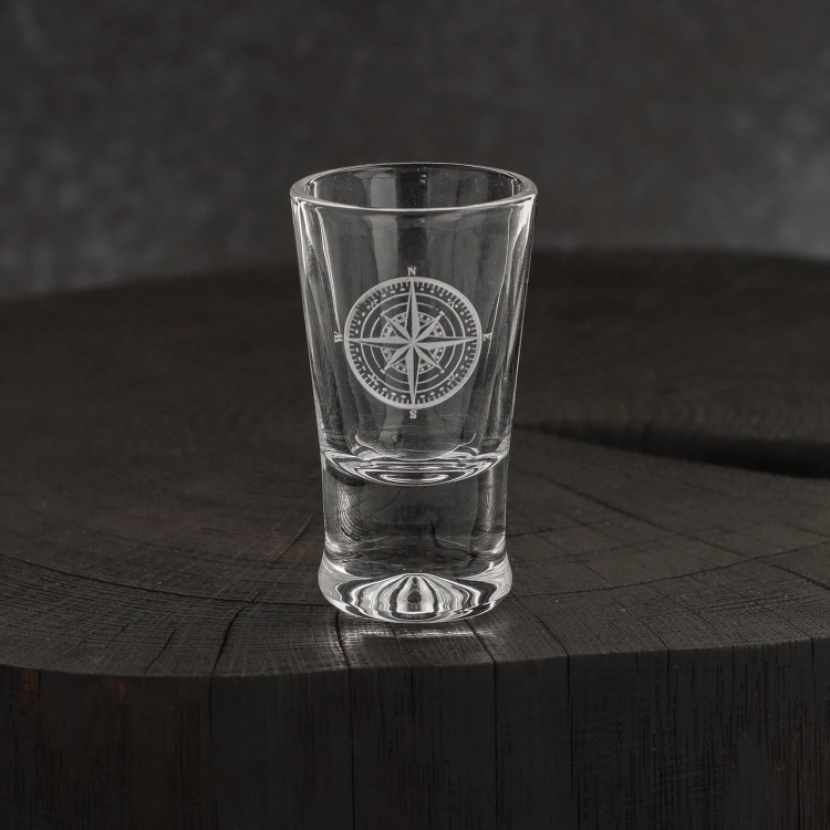 Kieliszki do wódki (G0090) "Roża Wiatrów" 25 ml 6 szt. w opakowaniu prezentowym Szklanka.pl Na każdym kieliszku znajduje się motyw żeglarski.