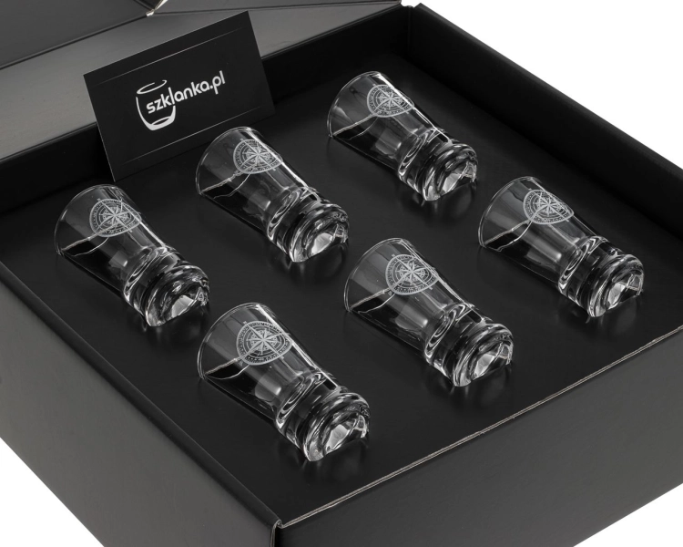 Kieliszki do wódki (G0090) "Roża Wiatrów" 25 ml 6 szt. w opakowaniu prezentowym Szklanka.pl Na każdym kieliszku znajduje się motyw żeglarski.