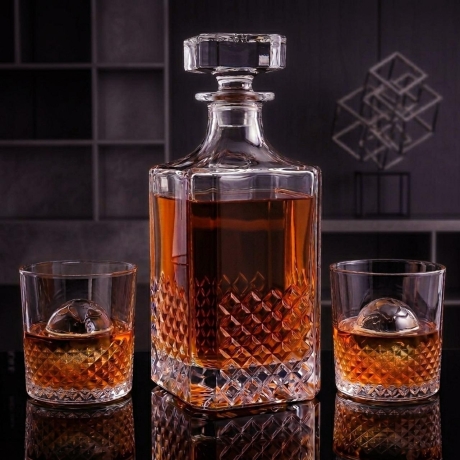 Przejdź do produktu Zestaw do whisky 2+1 CRYSTAL karafka + 2 szklanki w pudełku NA PREZENT