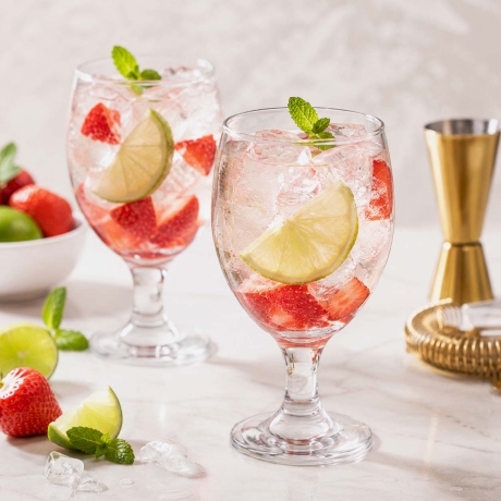 Przejdź do produktu Pokale szklanki na stopce do piwa drinków z grawerem logo firmy | Glasmark 360ml (NR.49) | 6 szt.