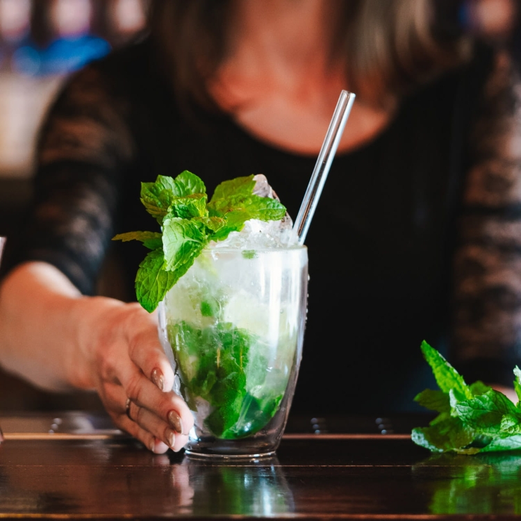 Zestaw 6 szklanek z podwójną ścianką 350ml ze słomkami Vialli Design VITA