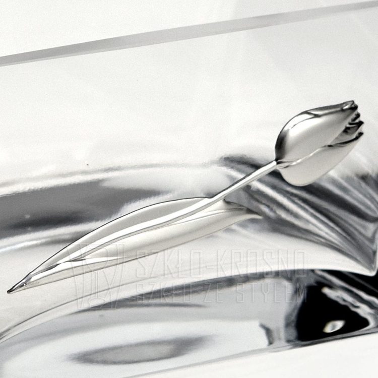 Ekskluzywna salaterka zdobiona srebrny tulipan