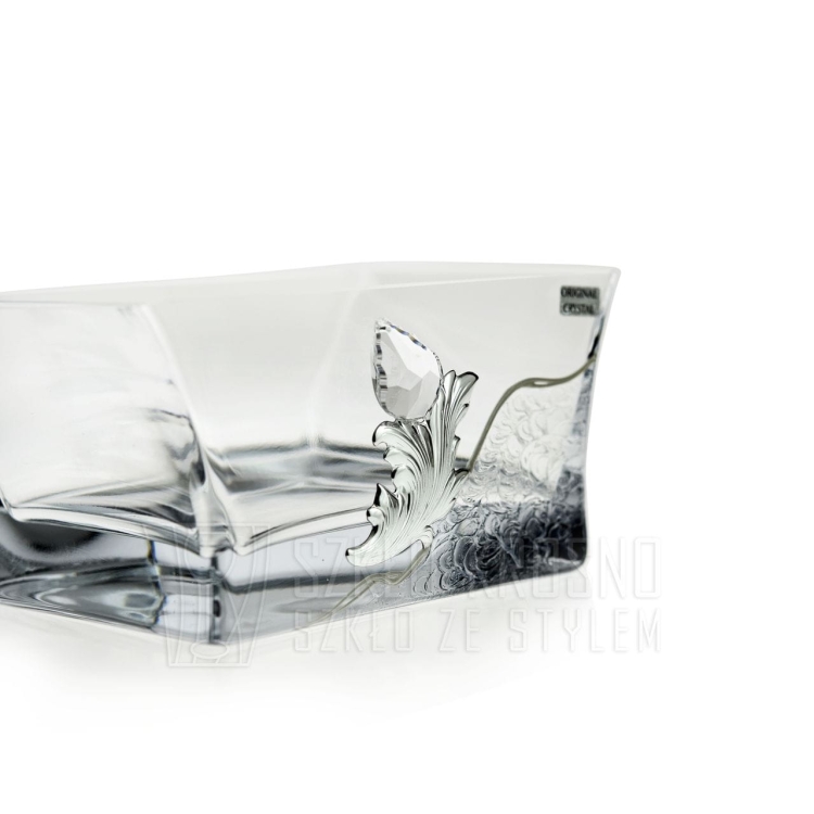 Piękna salaterka 2345 zdobiona srebrną powłoką