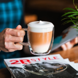 Filiżanki termiczne z podstawką do kawy herbaty 250 ml Vialli Design AMO